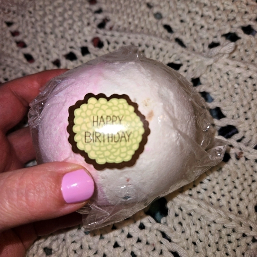 Happy Birthday Large Bath Bomb-Fizzer NWT